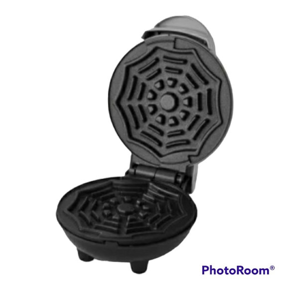 New in Box Dash Mini Spiderweb Waffle Maker - Picture 3 of 5